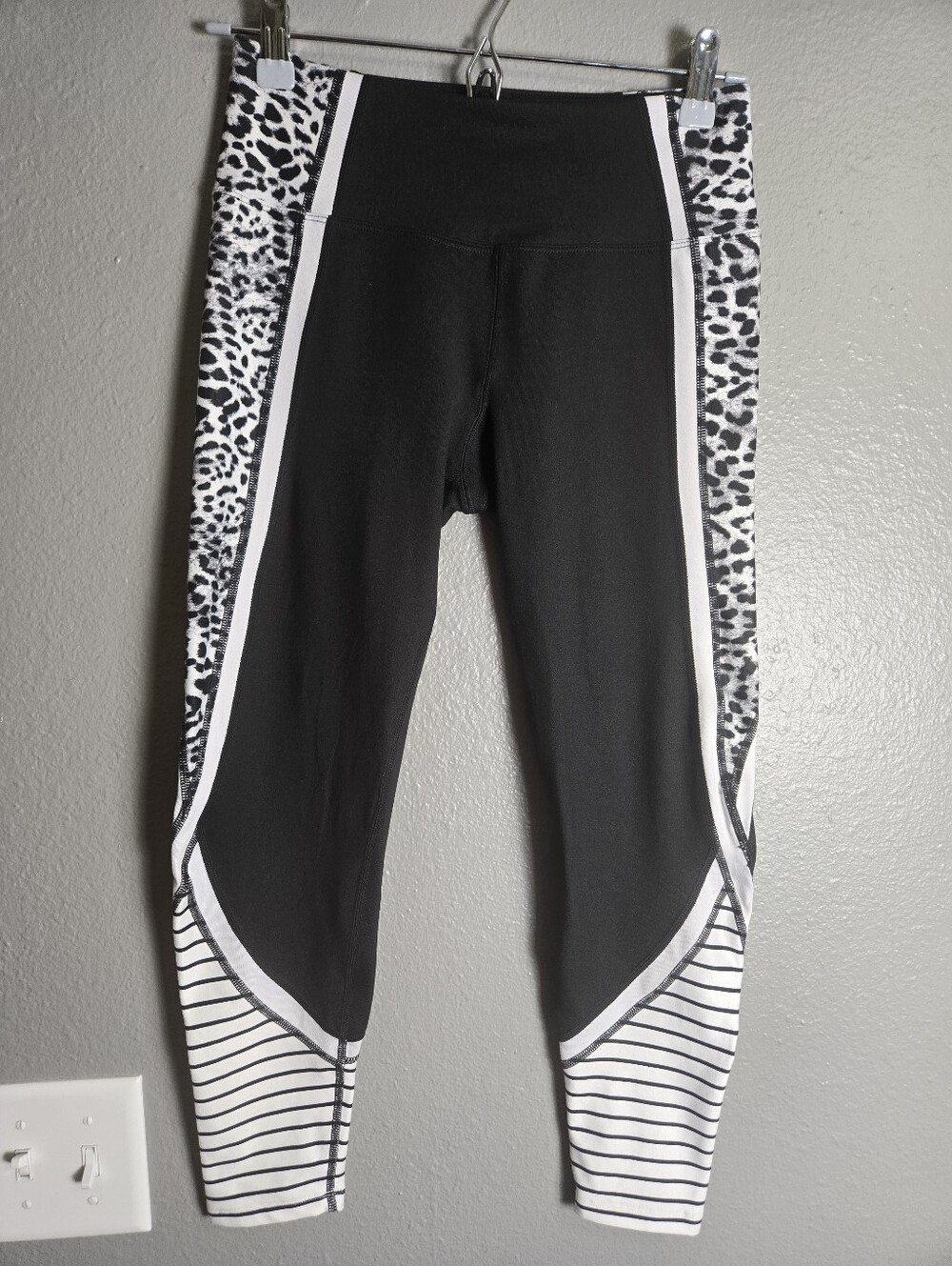 Betsey Johnson Active Animal Print Leggings Size Small